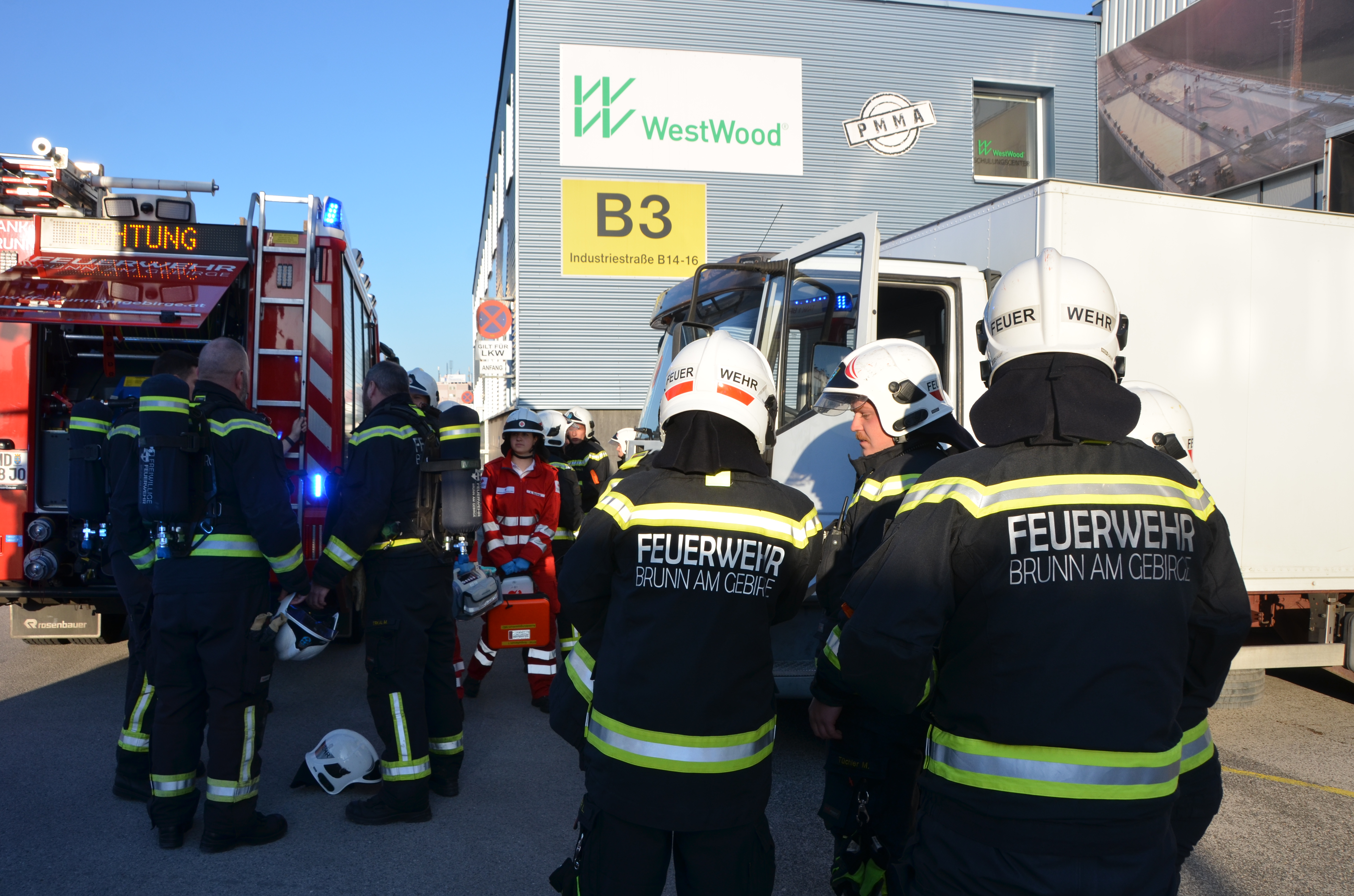 Feuerwehrübung der FF Brunn am Gebirge bei WestWood Kunststofftechnik GmbH